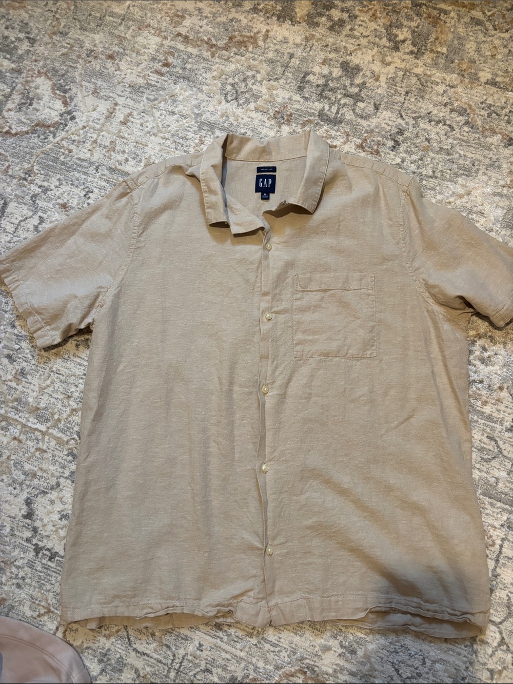 GAP Men's Short Sleeve Linen Button-Down Shirt in Tan